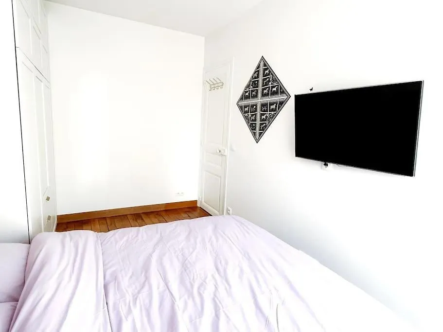 Paris Appartement A 2 Pas Du Metro Apartment