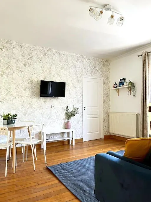 Paris Appartement A 2 Pas Du Metro Apartment